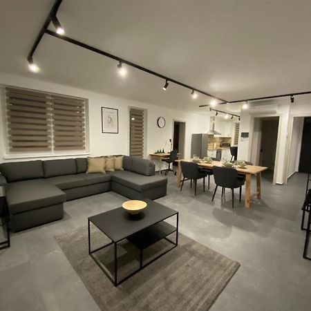 Twin House Apartment Gyal Ngoại thất bức ảnh